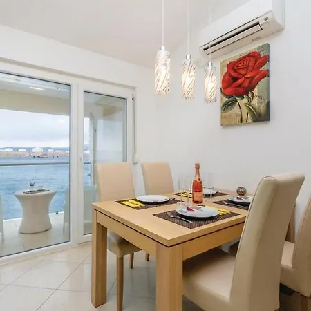 Mertik Apartament Omišalj